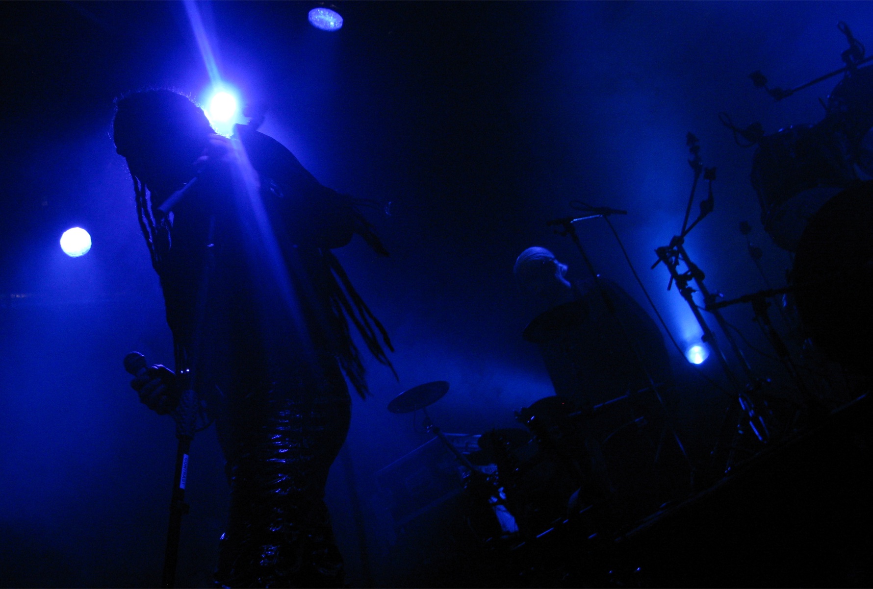 Contrast band in blue lighting